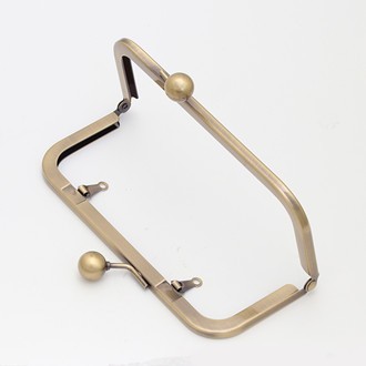 Introducció de fixacions de precisió per a col·leccions de bosses professionals